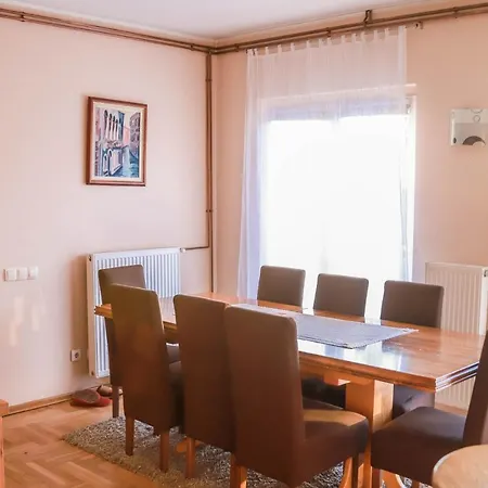 Yellow House וילה *