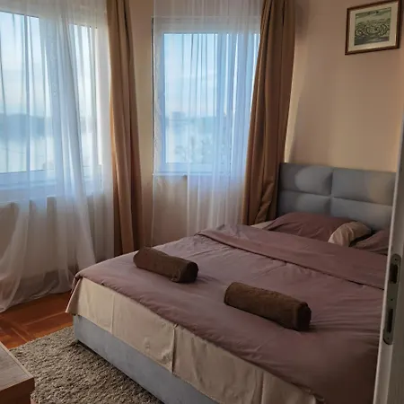 Yellow House * נובי סאד