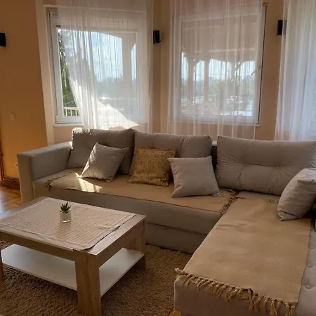 Yellow House * נובי סאד