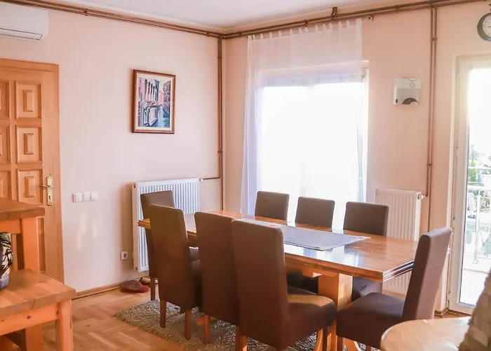 Yellow House فيلة *