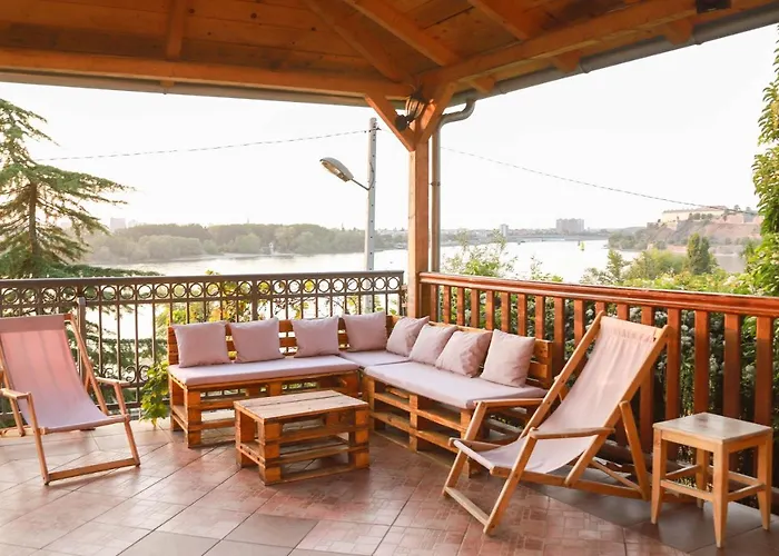 וילה Yellow House נובי סאד