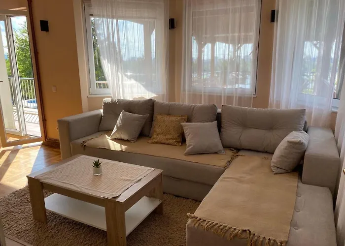 Yellow House * נובי סאד