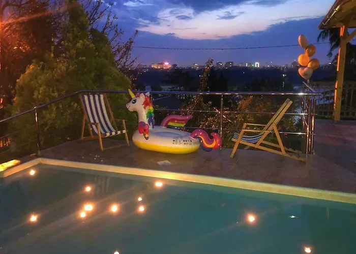 וילה Yellow House *